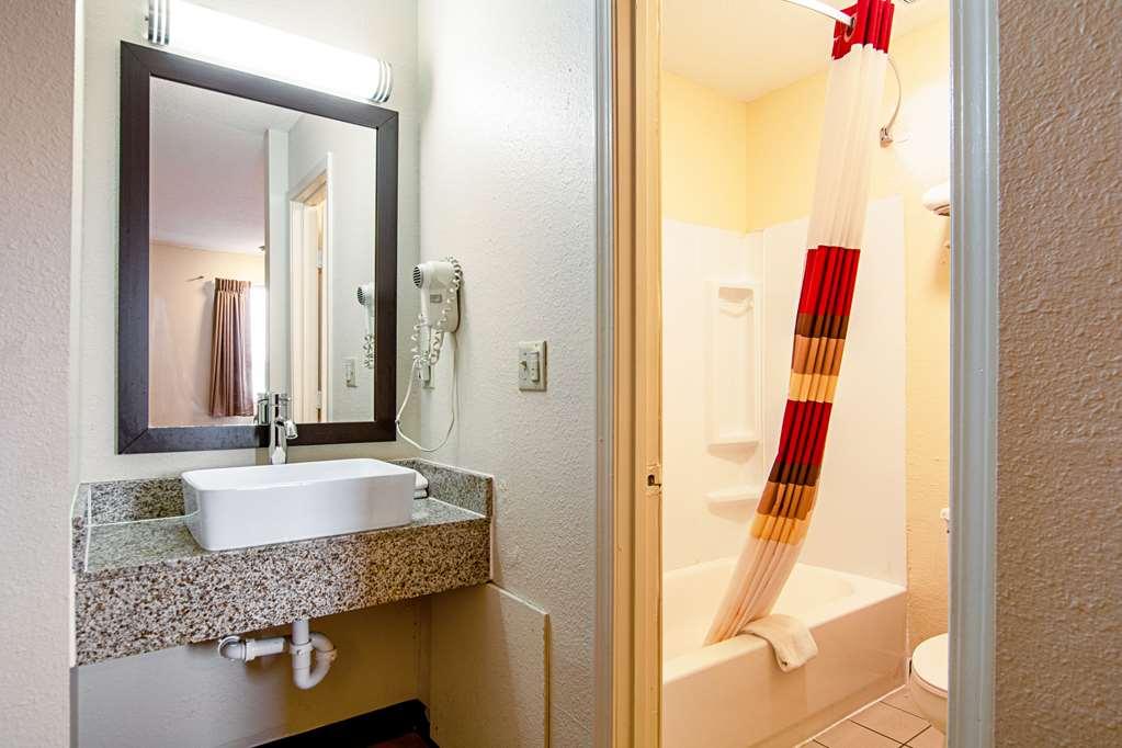 Red Roof Inn Scottsburg Phòng bức ảnh